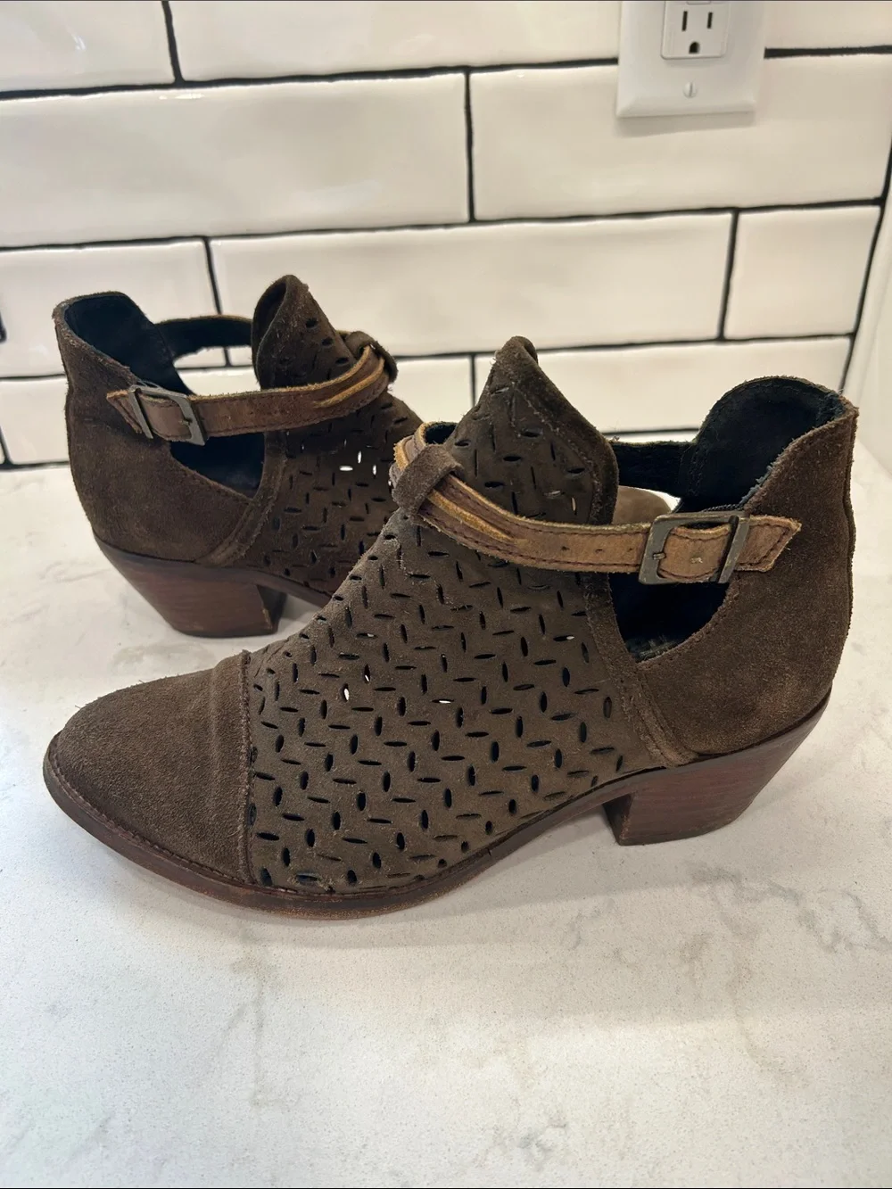Circle G Ladies Laser-Cut Suede Bootie P5142 Sz 10
